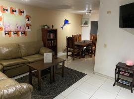 Spacious Rooftop House w/ King Bed, hotell i Tijuana