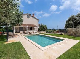 Kuća za odmor s bazenom Emma, hotel a Glavani