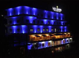 Laa Adams - The Luxurious Living โรงแรมในฮัตตอน