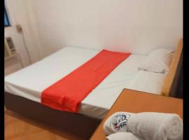 Auzone Inn Budget Hometel, hotell i Locsin