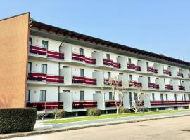 Touring Hotel, hotel v destinaci Seniga