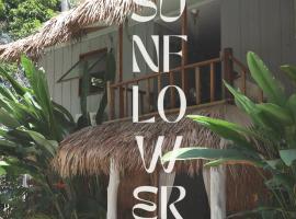 Sunflower Guesthouse and Animal Rescue - Koh Lipe โรงแรมในเกาะหลีเป๊ะ