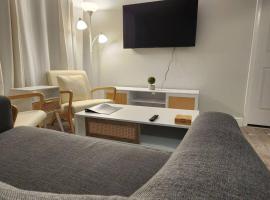 Welcoming Condo Near Hamden Shopping, hotel med parkering i Hamden