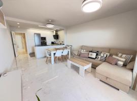 PUSHE Marina del Este Beach & Sport 2, hotel em Almuñécar