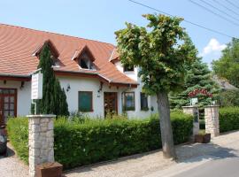Emil porta, hotel v destinaci Balatongyörök