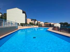 T2 climatisé front de mer/accès direct plage/piscines, hotell i Roquebrune-sur-Argens