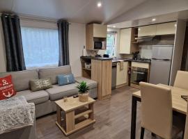 Mobil home tout confort 3 chambres camping Les Pierres Couchées、サン・ブルヴァン・レ・パンのキャンプ場