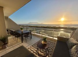 Happy Dolphin - Luxury 3BR Sea View Apartment, hotel en Ciudad del Cabo