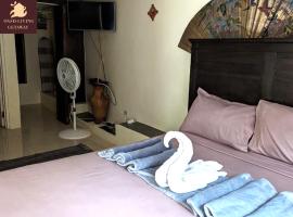 Oasis Living Getaway in Mandeville, Manchester, golfový hotel v destinaci Mandeville