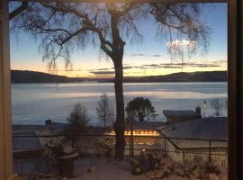 Villa by the sea, close to the city, with panoramic views, spahotell i Bergen