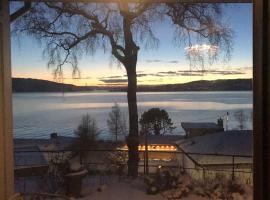 Villa by the sea, close to the city, with panoramic views, hotel in Bergen