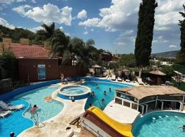 Complejo Los Cipreses: Villa Carlos Paz'da bir otel