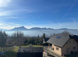 chambre au calme, place to stay in Saint-Jean-dʼArvey