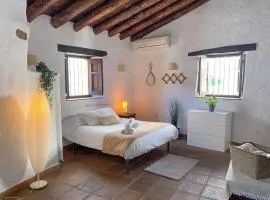 CasaBenadalid. Casa rural con piscina.