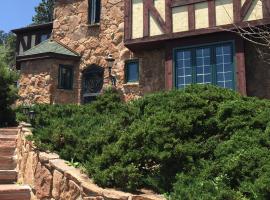 Colorado Bed & Breakfast with beautiful views, hotel amb aparcament a Evergreen