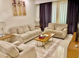 Noor 2 bedroom apartment for beautiful holiday, hotel in zona Ras Al Hamra Golf Club, Mascate
