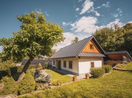 .. chalupa na slnečnom kopci .., casa vacacional en Banská Štiavnica