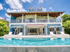 Eden Island Luxury Ocean Front Villa with Pool, mökki Victoriassa