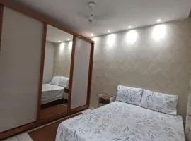 Apartamento com AR Condicionado splint, condomínio com piscina 2 Qts, próximo à praias e ao pavilhão de Carapina com portaria 24h