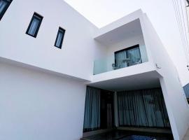 THE RECTANGLE, cottage in East Legon