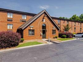 Studio 6 Suites Greenville, SC - Haywood Mall, hotel near Donaldson Center - GDC, Greenville