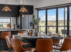 1B Alpine View Retreat - 4BR Luxurious Escape l Mountain Views l Fast WiFi
