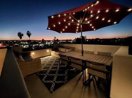 Modern comfort, prime location, 360 views, 4 BR entire house, hotel near Old Town San Diego State Historic Park, San Diego