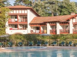 1-Appt avec piscine à St-Jean Pays-Basque, hotel ieftin din Uhart-Cize