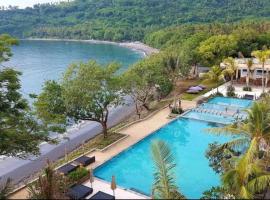 Wedakarra 1 BR Condotel Malimbu CYN, hotel dengan kolam renang di Teluk Nara