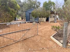 Cosy Cottage in Geraldton - "Moresby Rest", guest house in Bluff Point