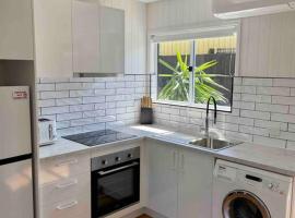 Studio 2 Boreen Point Boutique Accommodation, hotel ramah hewan peliharaan di Cootharaba