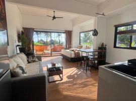 Family Room Apartment at Lipah Beach, apartamento em Ambat