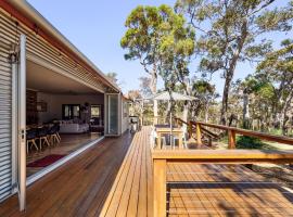 Nature's Doorstep - Redgate Beach NEW, villa i Margaret River