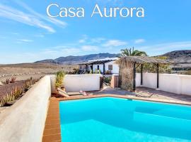 Casa Pilar, Aurora y Tarabilla en Finca Ecológica: Teguitar'da bir havuzlu otel