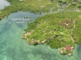Eskapo Verde Resort Moalboal, hotelli kohteessa Badian lähellä maamerkkiä Santo Niño -kirkko
