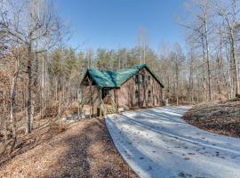 Fantastic Family Cabin w Firepit, ξενοδοχείο σε Κλίβελαντ