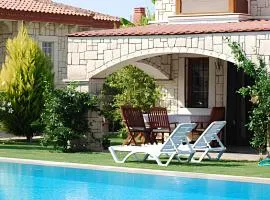 Alaçatı'nın Merkezinde Lüx Villa