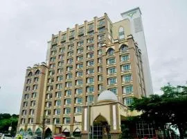 Private Studio Viana Court Service Apartment 2 with private parking