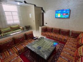Dar Kernaf Eco House For Families I Entire Comfy Appartment I Fibre Internet Up to 100 Mbps I PALMS, apartment in Er Rachidia