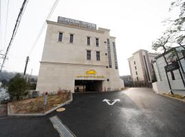 Lua Premium Drive-In Hotel, hotel con estacionamiento en Pocheon
