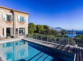 Villa de charme moderne avec piscine et vue mer, penzion v Nice