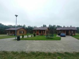 Family Kamp Domaniów, hotell med parkering i Wólka Domaniewska