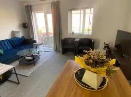 Modern room private bathroom minutes from city centre and quays
