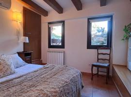 Alojamiento compartido CanTroncxic, camping din Sant Pere de Torell&oacute;