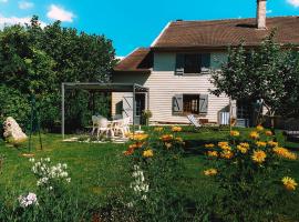 Gîte du Lac, hotel keluarga di Largillay-Marsonnay