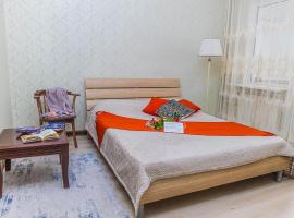 YourHouse 3-х комнатная квартира с видом на горы, hotel with parking in Almaty