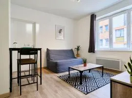Quiet one-bedroom flat close to the metro