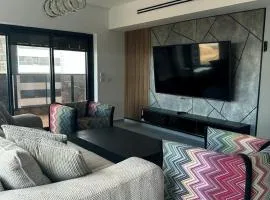 O&O Group-Charming 4BR APT with Stellar Sea View