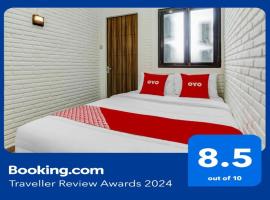 Super OYO 90828 Ara Guest House, hotel u gradu Batu