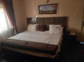 The Resident Hotel: Owerri'de bir otel